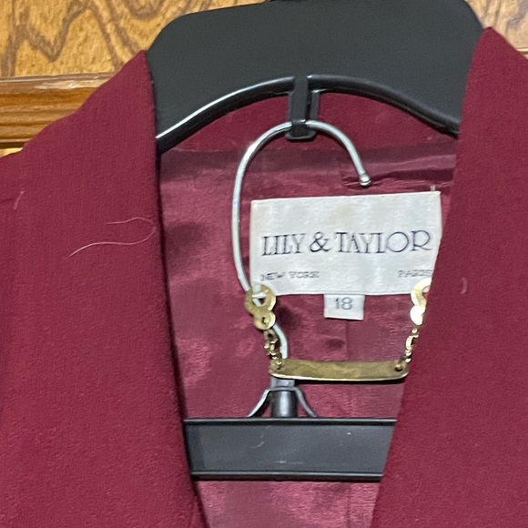 Lilly & Taylor women Dinner suit with Fox cuff - Picture 11 of 11